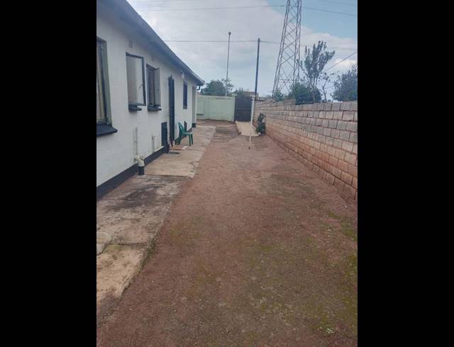 3 BEDROOM HOUSE FOR SALE IN PROTEA NORTH